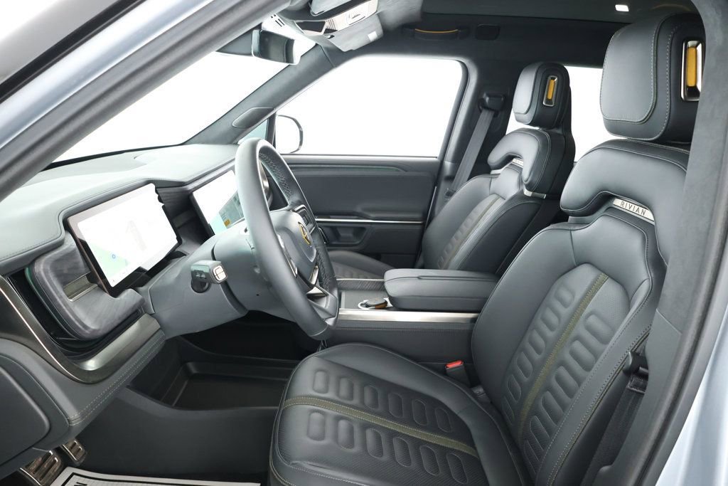 Used 2023 Rivian R1S Adventure image 21