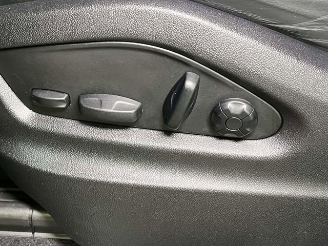 Used 2023 Porsche Cayenne w/ Premium Package image 18