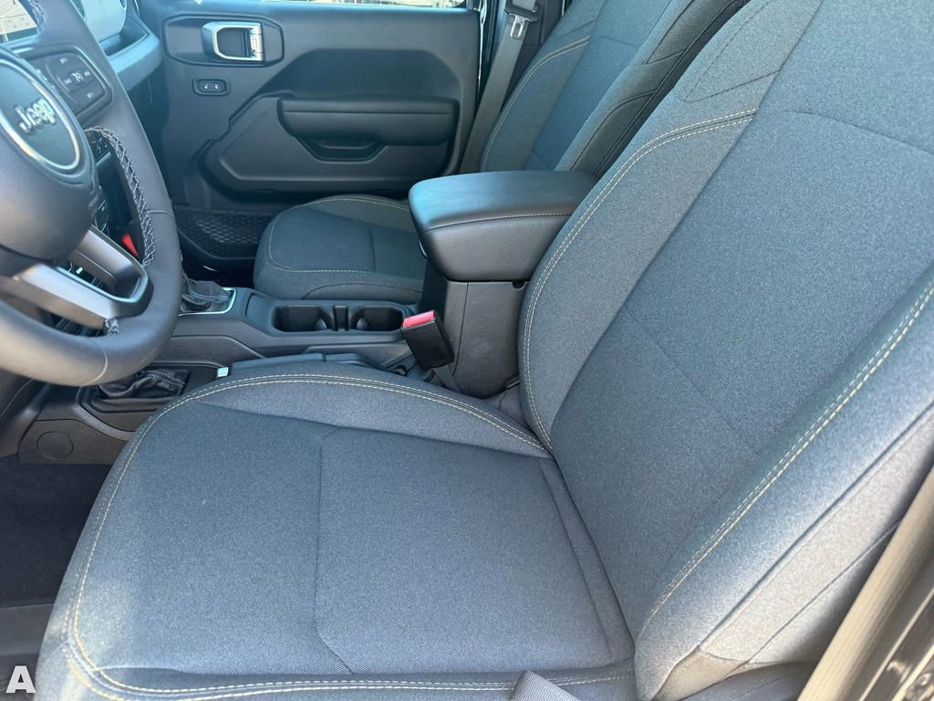 Used 2025 Jeep Wrangler Sport S image 12