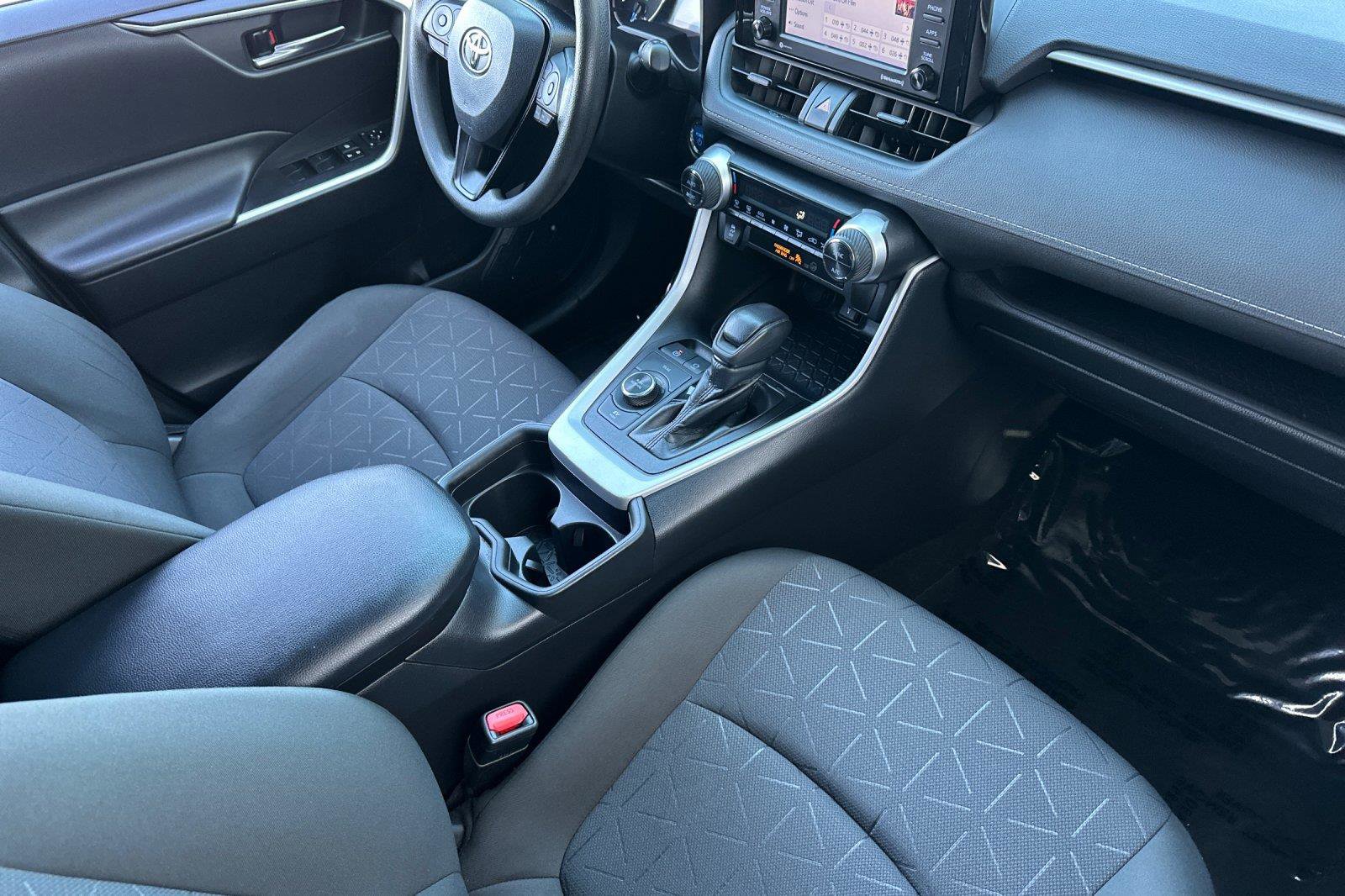 Used 2021 Toyota RAV4 XLE w/ Carpet Mat Package (TMS) image 15