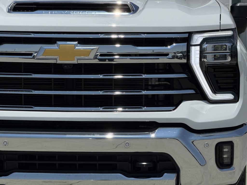 Used 2024 Chevrolet Silverado 2500 LTZ w/ LTZ Convenience Package AWD/4WD image 8