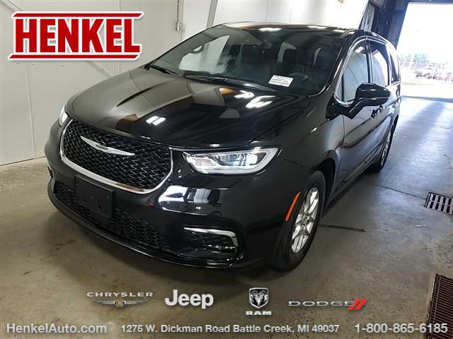 Used 2026 Chrysler Pacifica Select FWD image 1