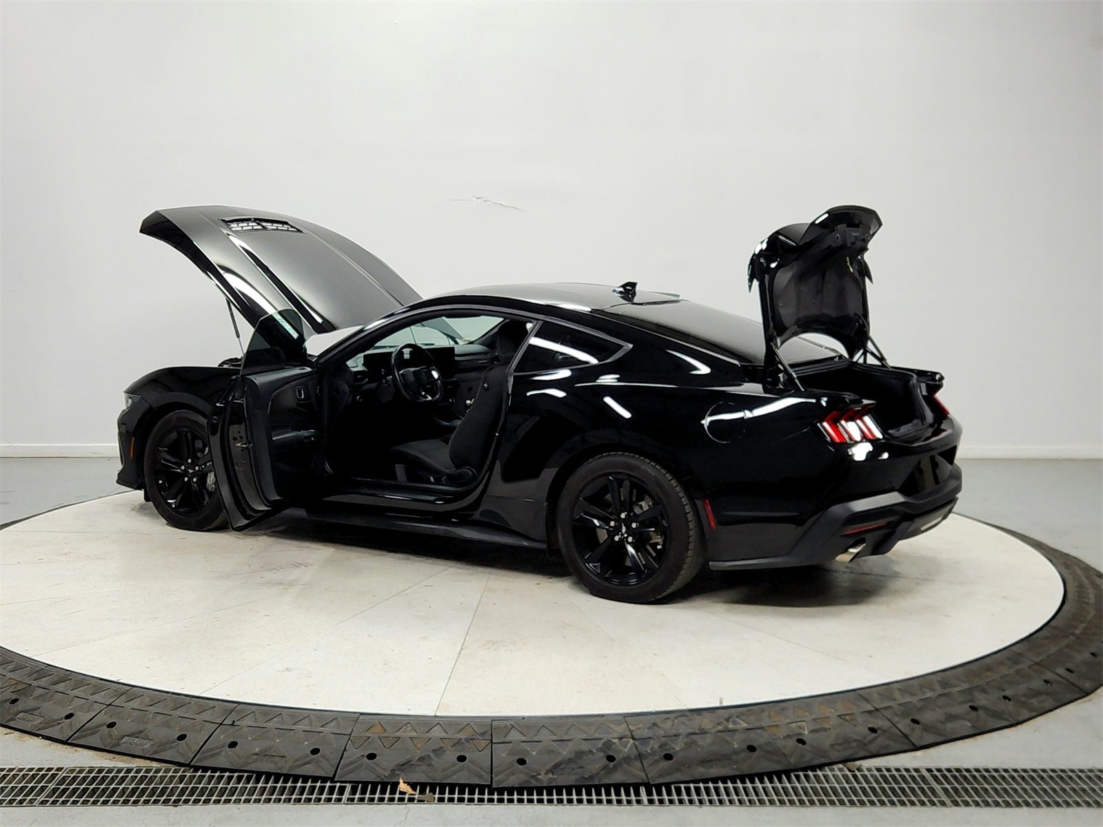 Used 2024 Ford Mustang GT image 13