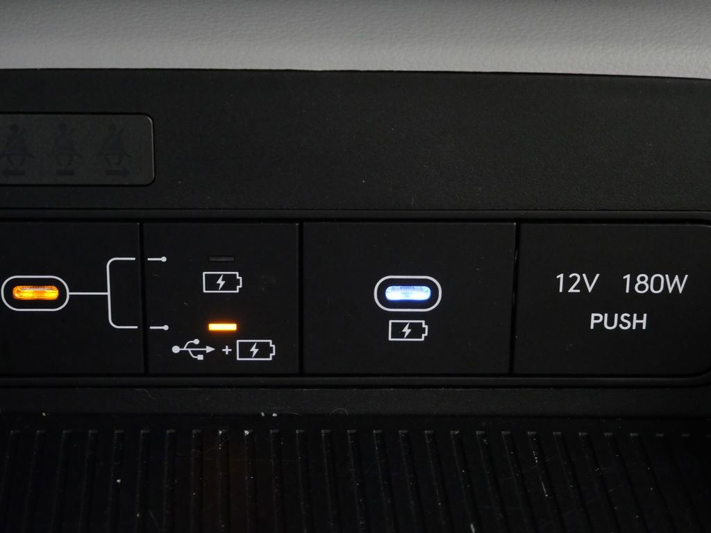 Used 2025 Hyundai Kona SEL image 18