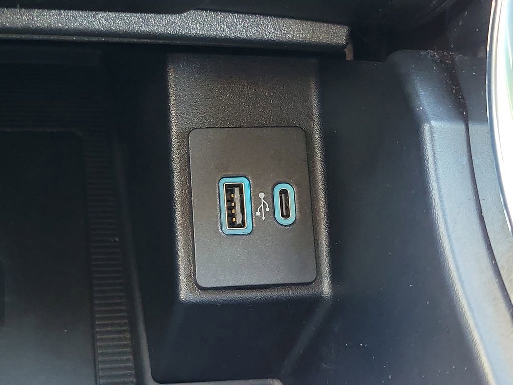 Used 2020 Ford Edge Titanium w/ Equipment Group 301A image 28