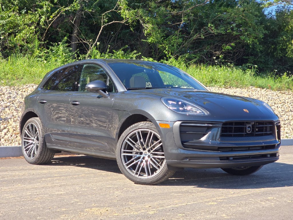 Used 2026 Porsche Macan AWD/4WD image 9