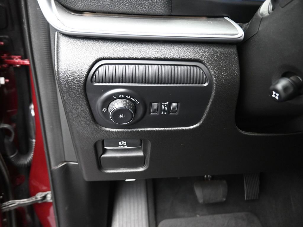 Used 2025 Jeep Wagoneer L Series II w/ 8-pass Seating Package image 11