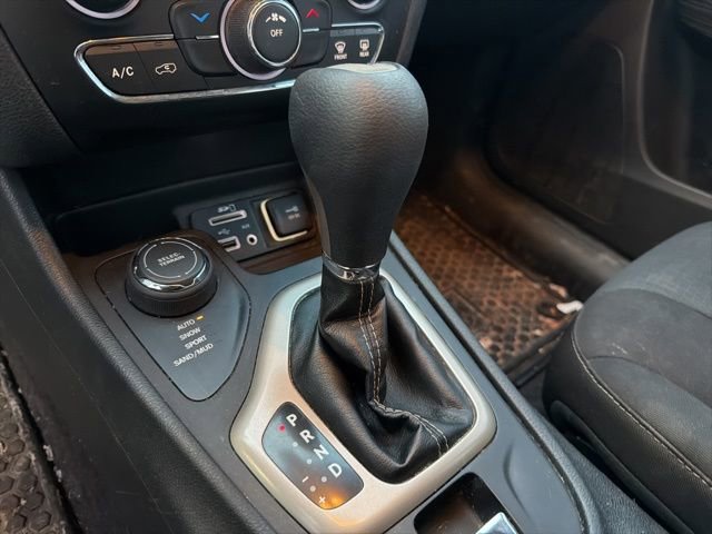 Used 2016 Jeep Cherokee Latitude w/ Cold Weather Group image 23