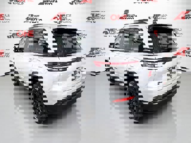 Used 2025 Jeep Grand Cherokee Altitude AWD/4WD image 5