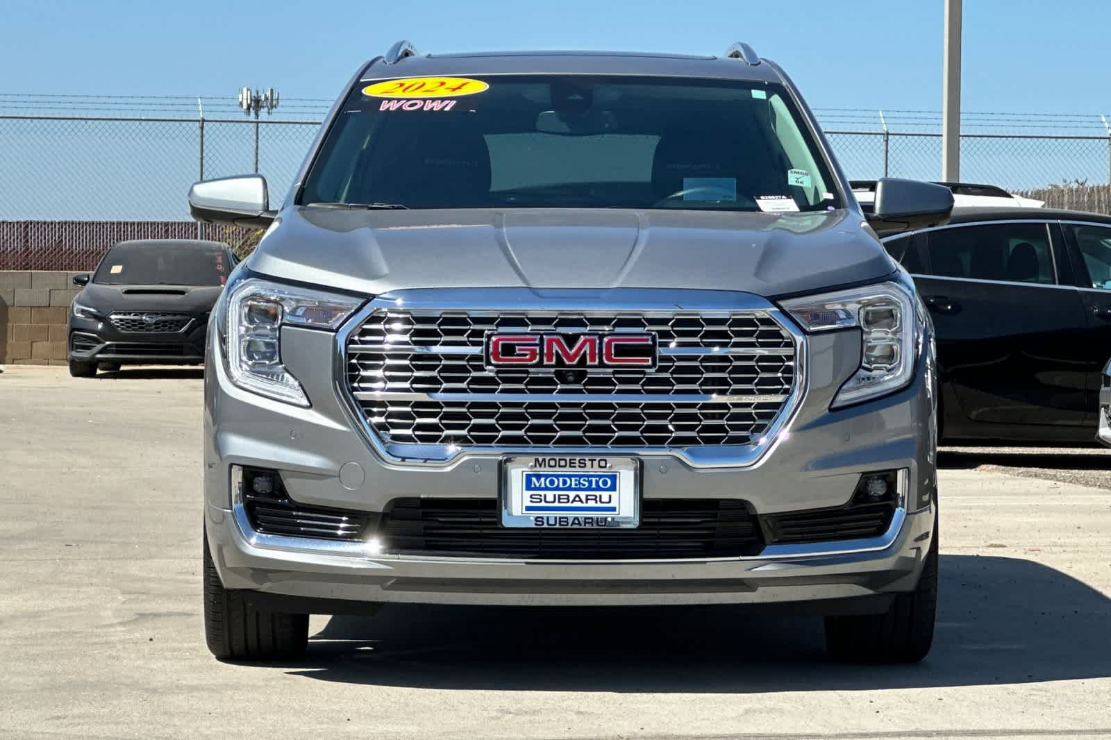 Used 2024 GMC Terrain Denali w/ Denali Premium Package AWD/4WD image 8