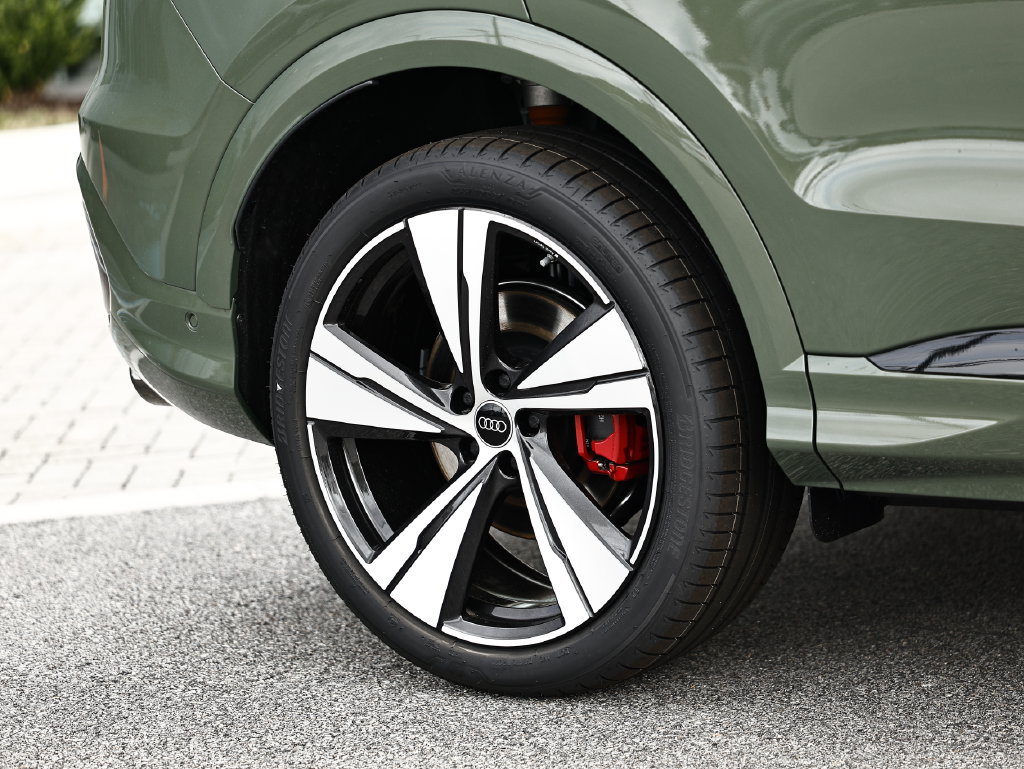 New 2026 Audi SQ5 Prestige AWD/4WD image 5