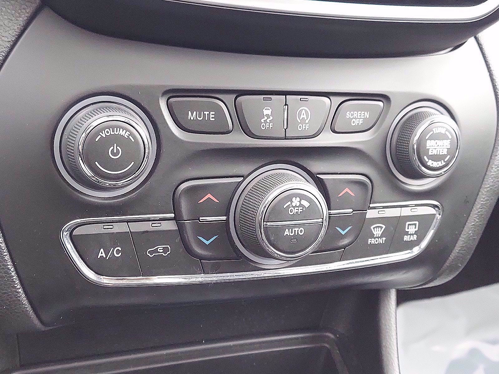 Certified 2019 Jeep Cherokee Limited image 17