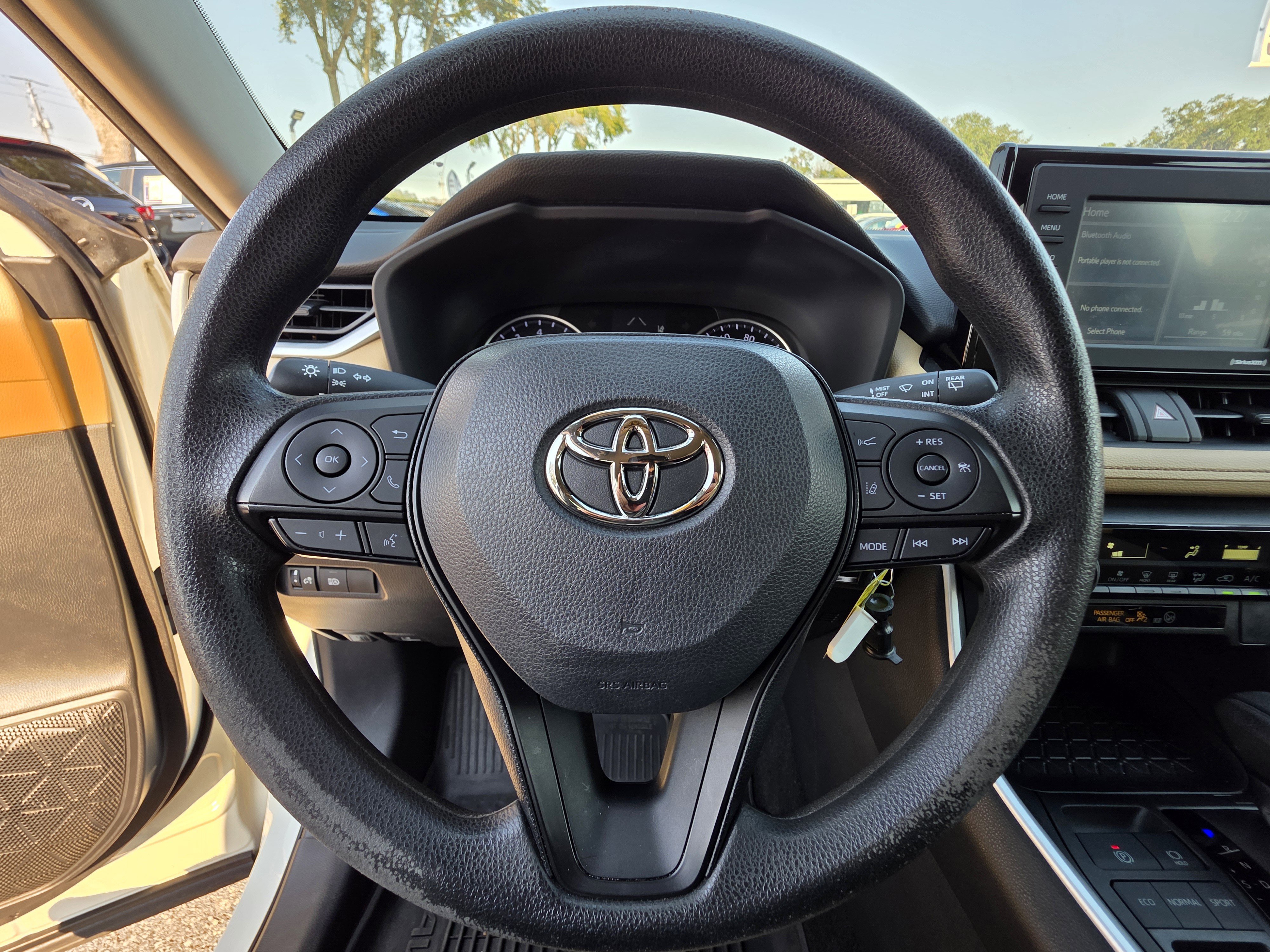Used 2022 Toyota RAV4 LE image 23