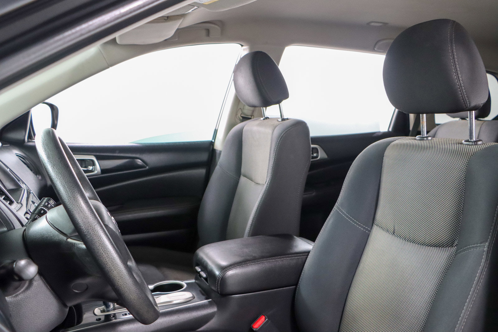 Used 2019 Nissan Pathfinder S image 22