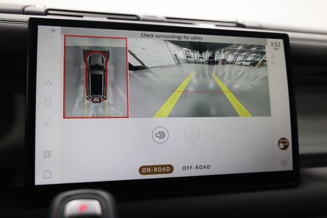 Used 2023 Land Rover Defender 130 SE image 30