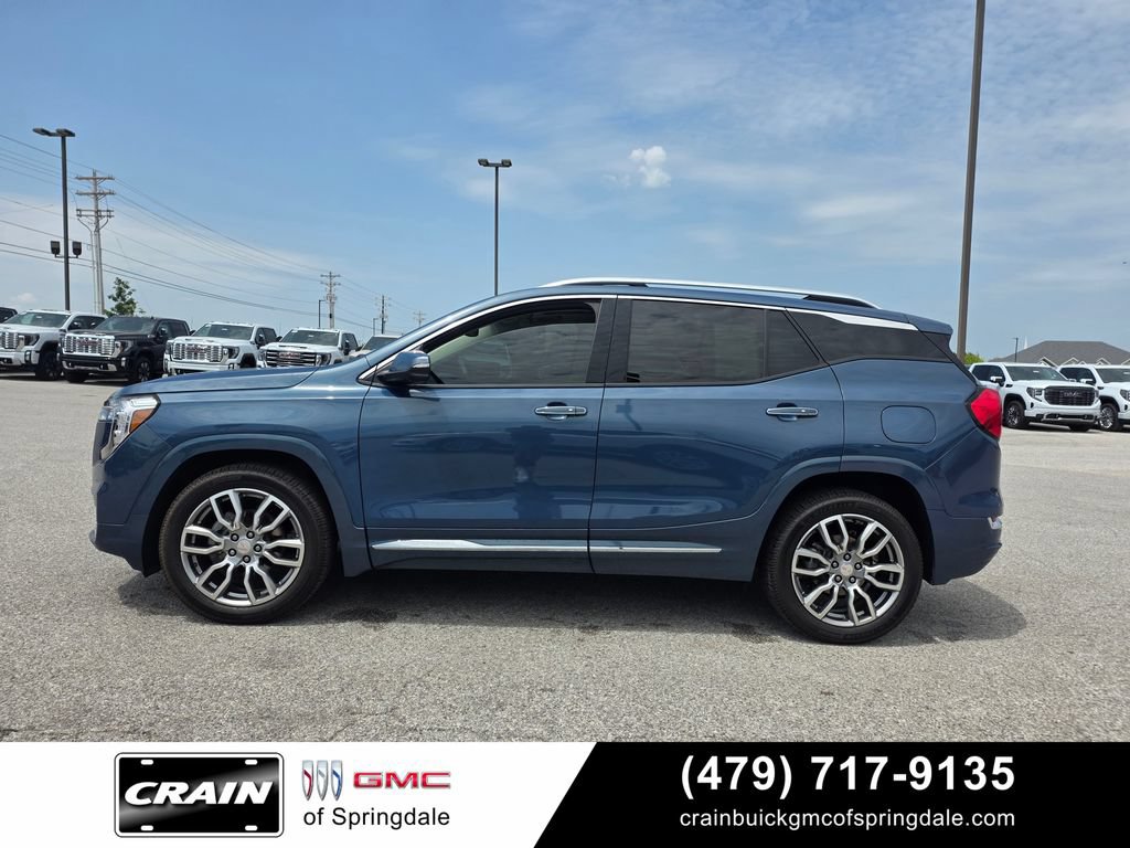 Used 2024 GMC Terrain Denali w/ Denali Premium Package AWD/4WD image 4