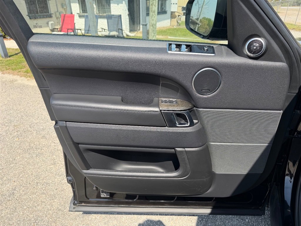 Used 2018 Land Rover Range Rover Sport HSE image 13