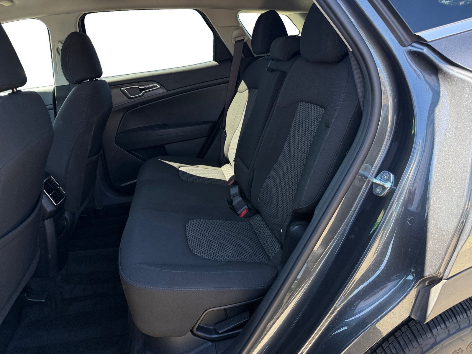 Used 2023 Kia Sportage LX AWD/4WD image 16