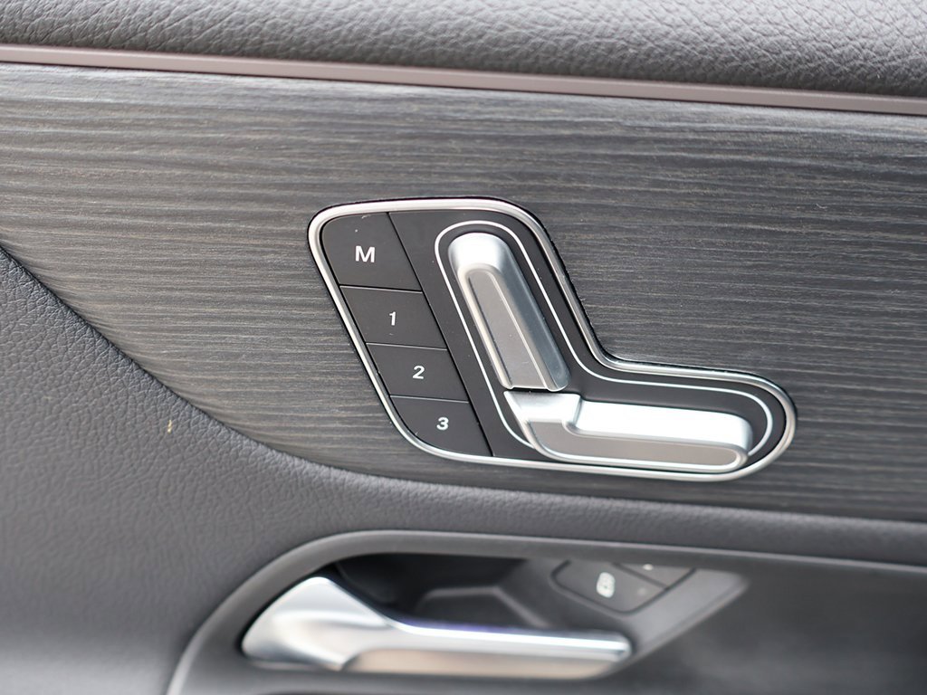 Used 2023 Mercedes-Benz EQB 250+ image 37