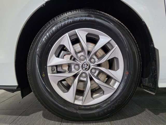 Used 2023 Toyota Sienna XLE w/ XLE Plus Package image 23