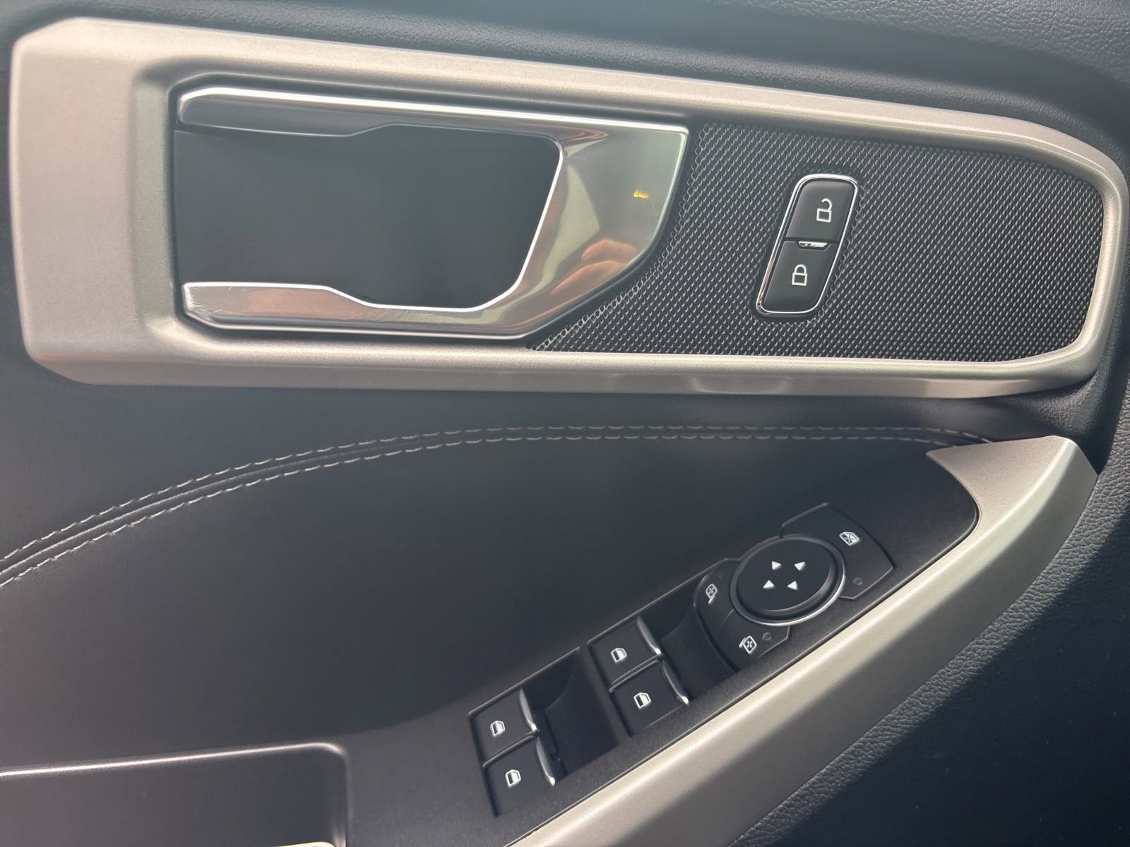 Certified 2022 Ford Explorer XLT w/ Equipment Group 202A image 30