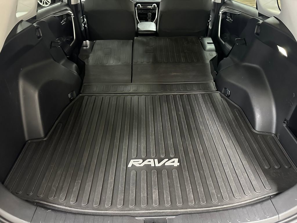 Used 2022 Toyota RAV4 XLE image 39