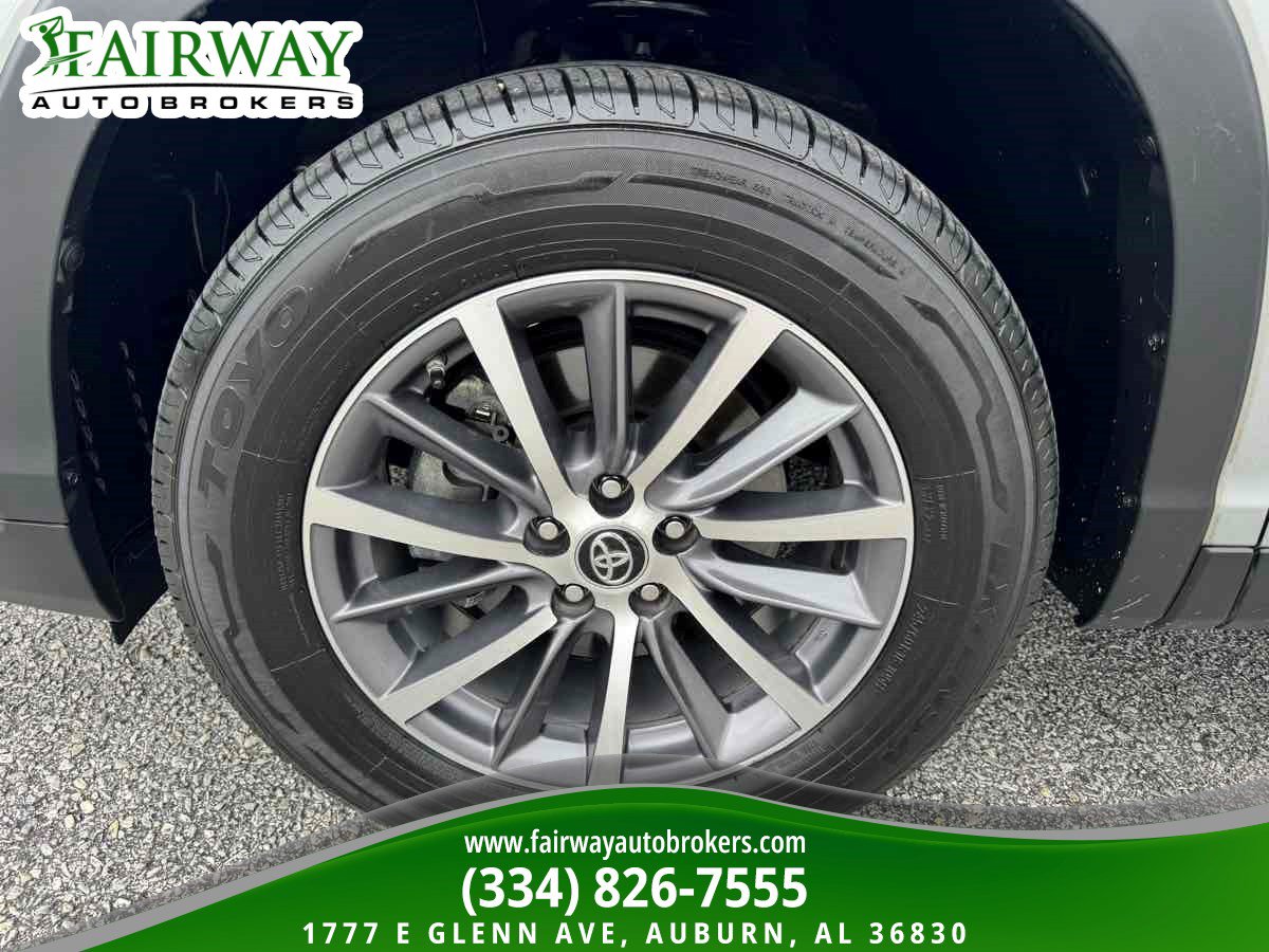 Used 2019 Toyota Highlander XLE FWD image 34