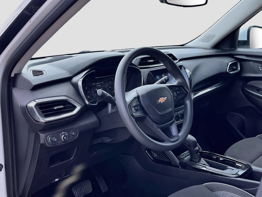 Used 2023 Chevrolet TrailBlazer LT w/ Convenience Package FWD image 9