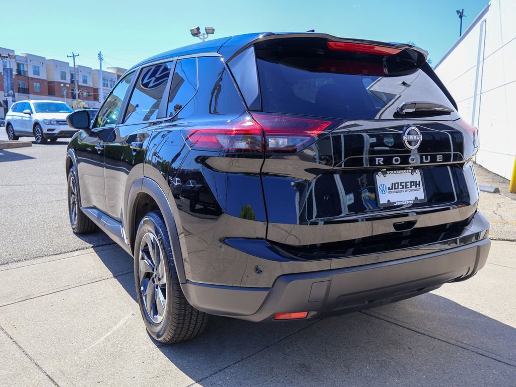 Used 2025 Nissan Rogue SV image 3