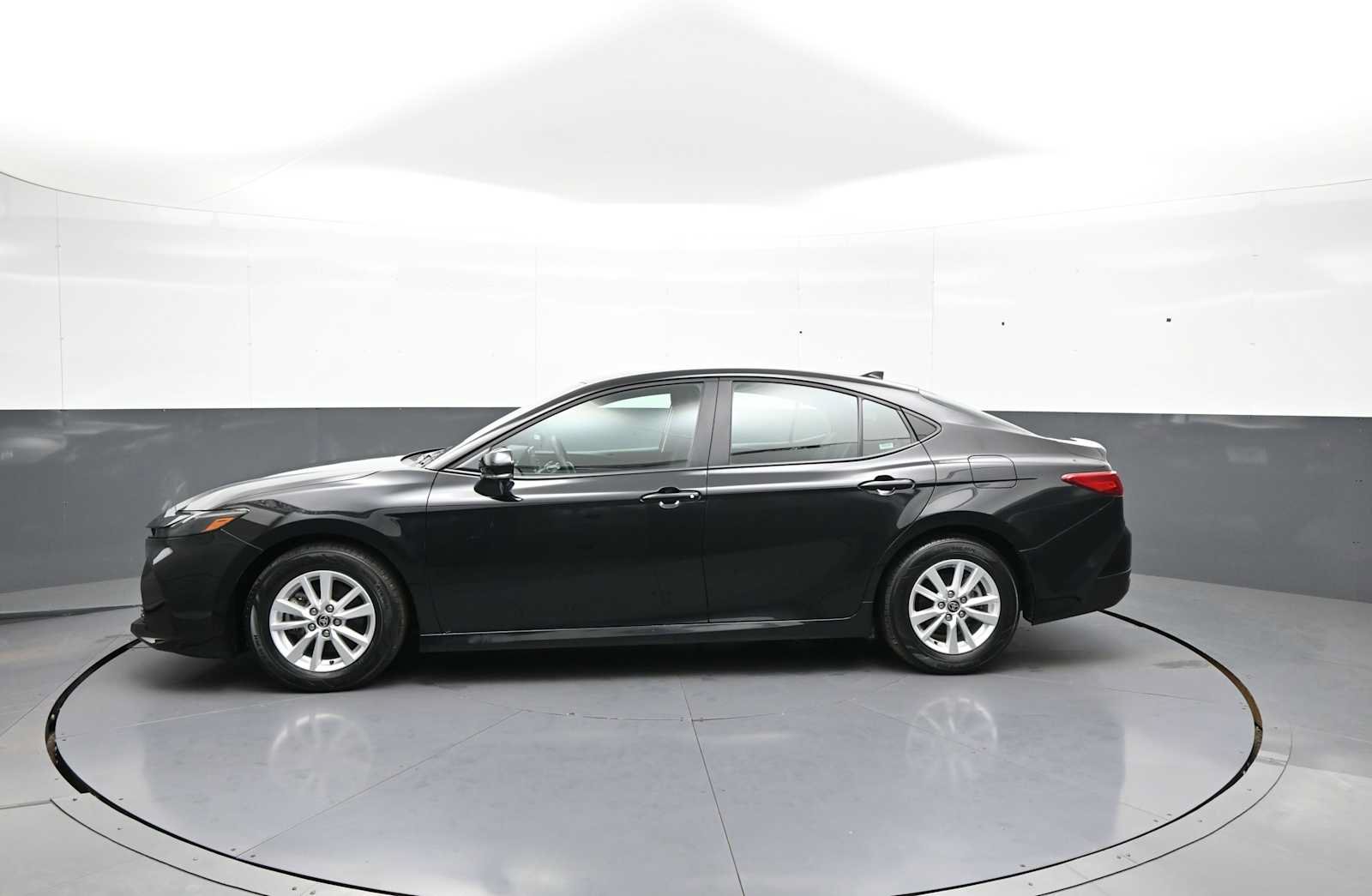 Used 2026 Toyota Camry LE FWD image 8