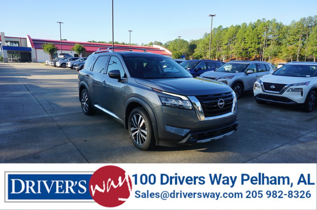 Used 2024 Nissan Pathfinder Platinum FWD image 1