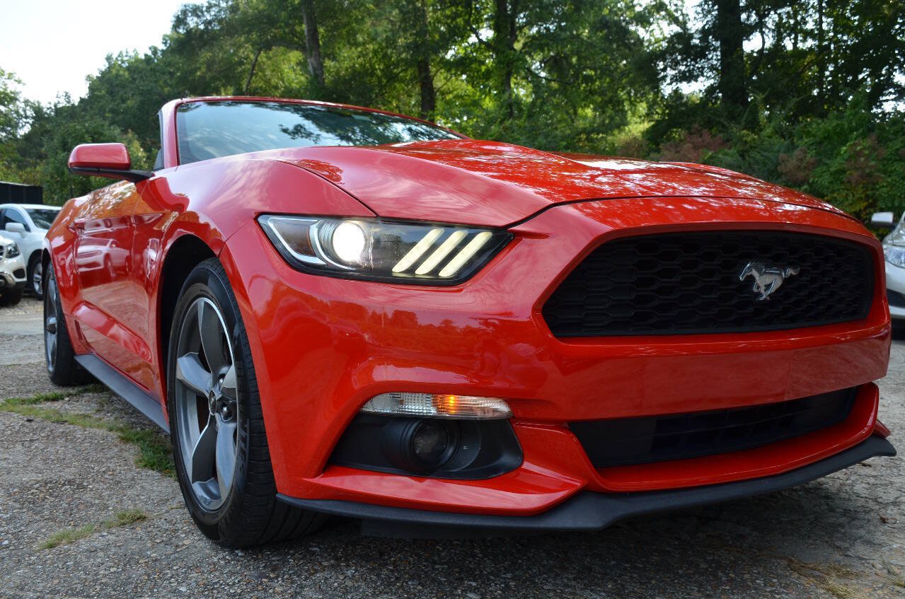 Used 2016 Ford Mustang Convertible w/ Equipment Group 051A RWD image 20