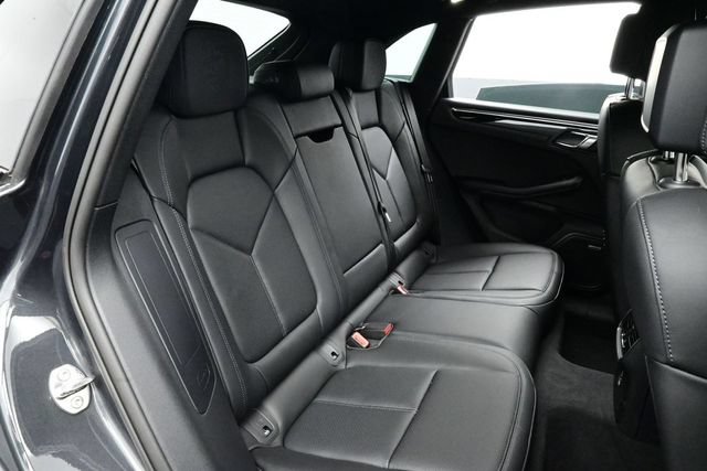 Certified 2025 Porsche Macan AWD/4WD image 16