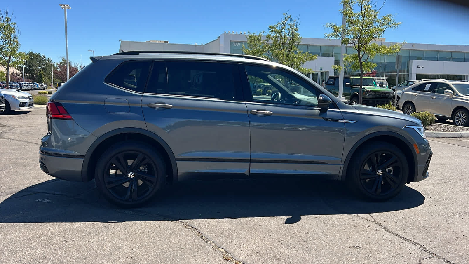 Certified 2023 Volkswagen Tiguan SE R-Line FWD image 4