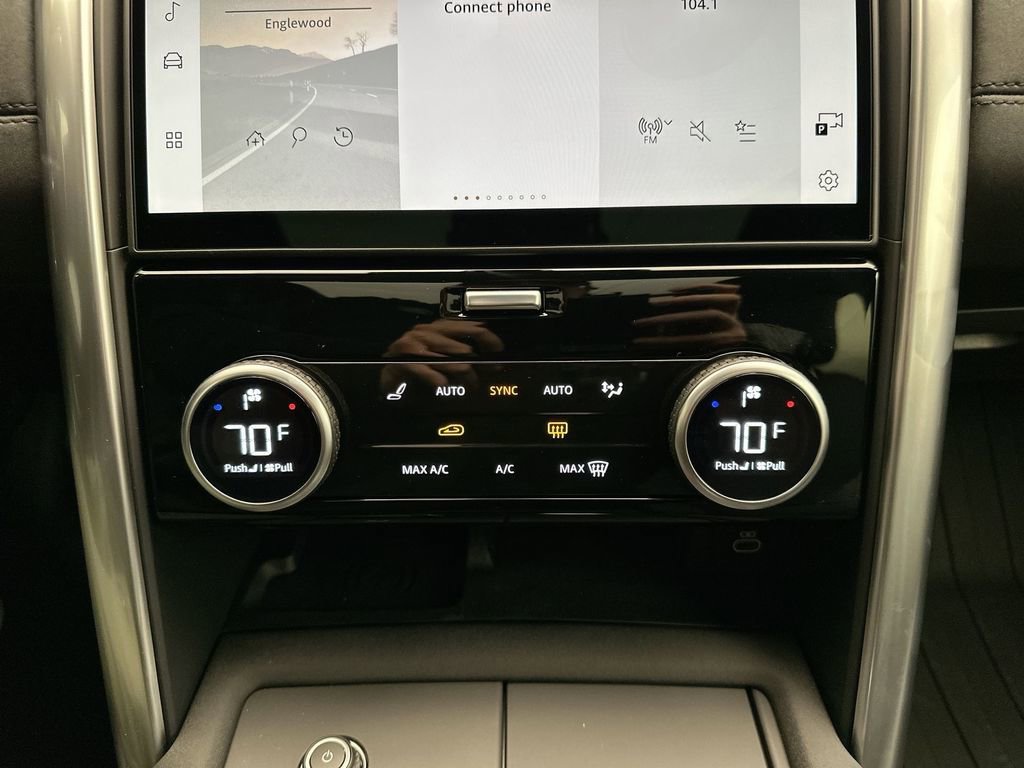 Certified 2025 Land Rover Discovery S AWD/4WD image 17
