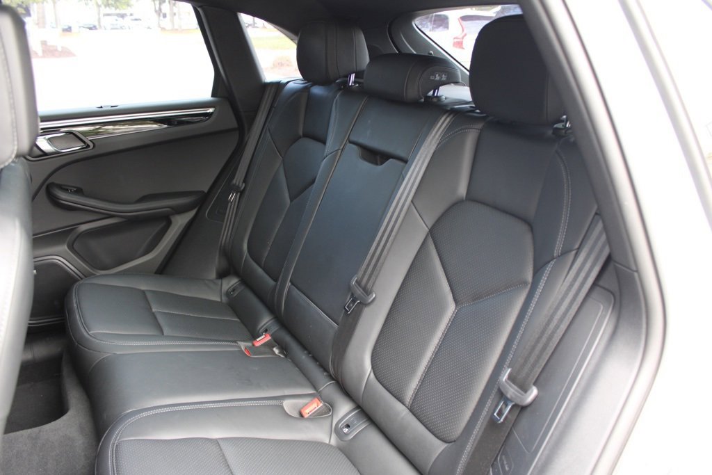 Used 2025 Porsche Macan image 36