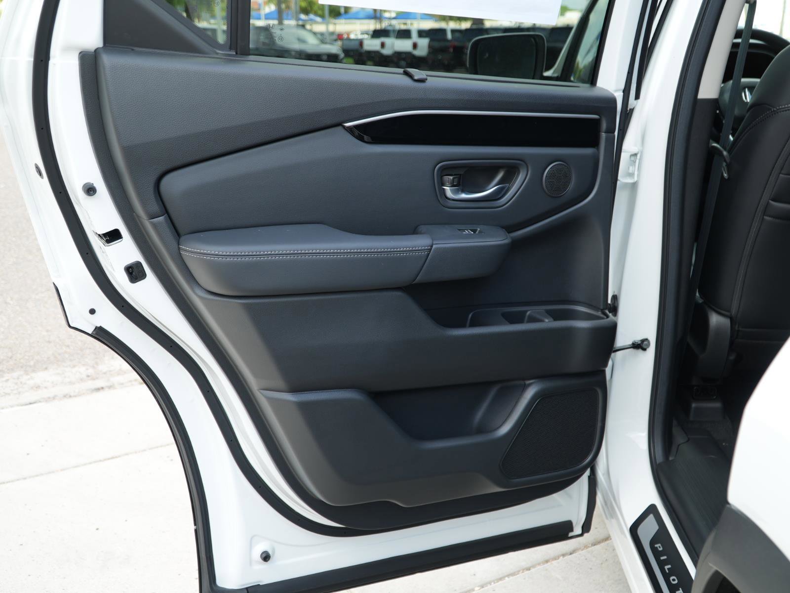 Used 2025 Honda Pilot Touring image 18