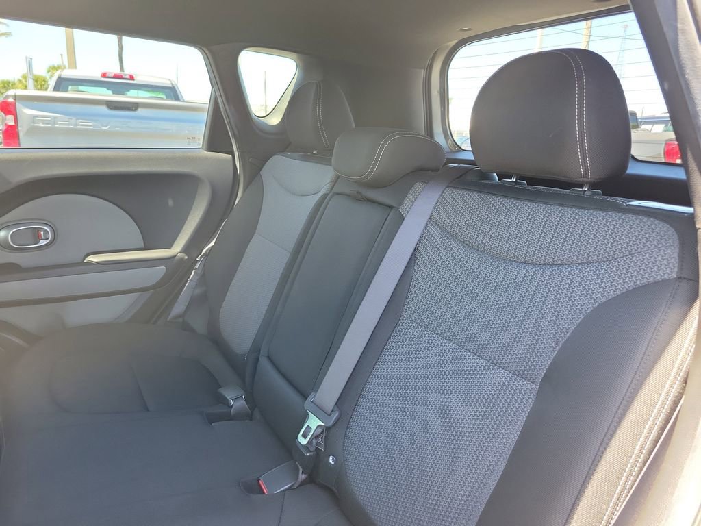 Used 2017 Kia Soul + image 10