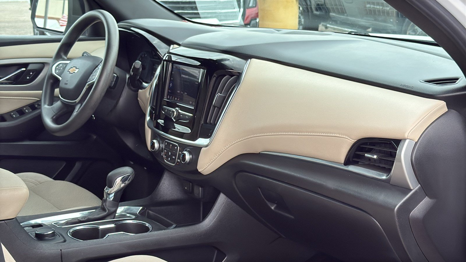 Used 2022 Chevrolet Traverse LS FWD image 27