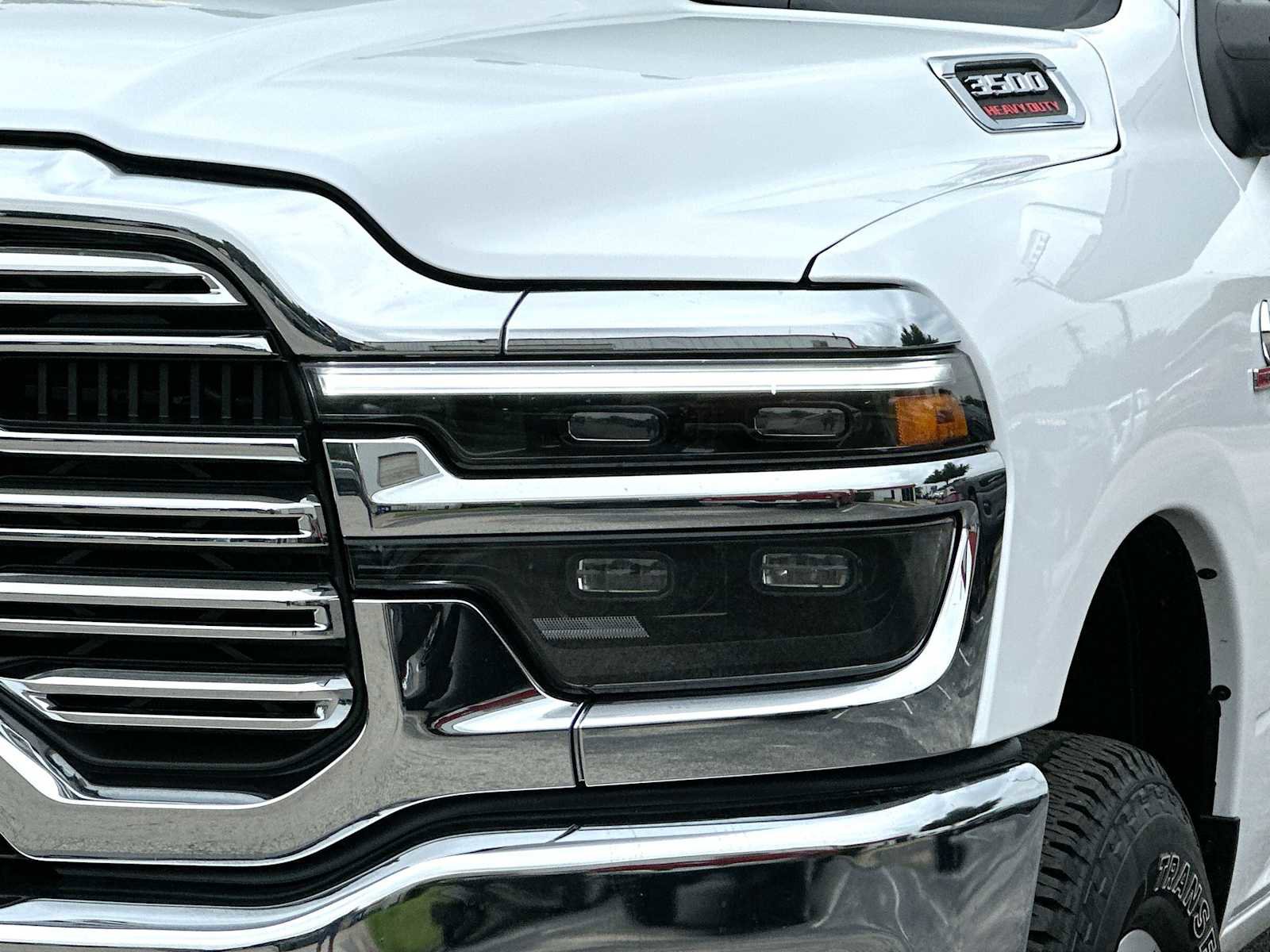 Used 2025 RAM 3500 Laramie AWD/4WD image 16