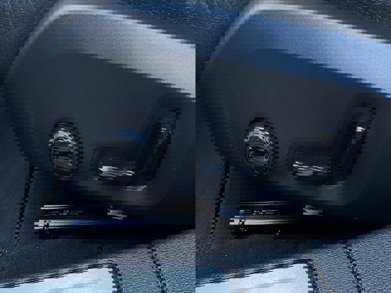 Used 2025 Volvo V60 B5 Cross Country Plus image 11