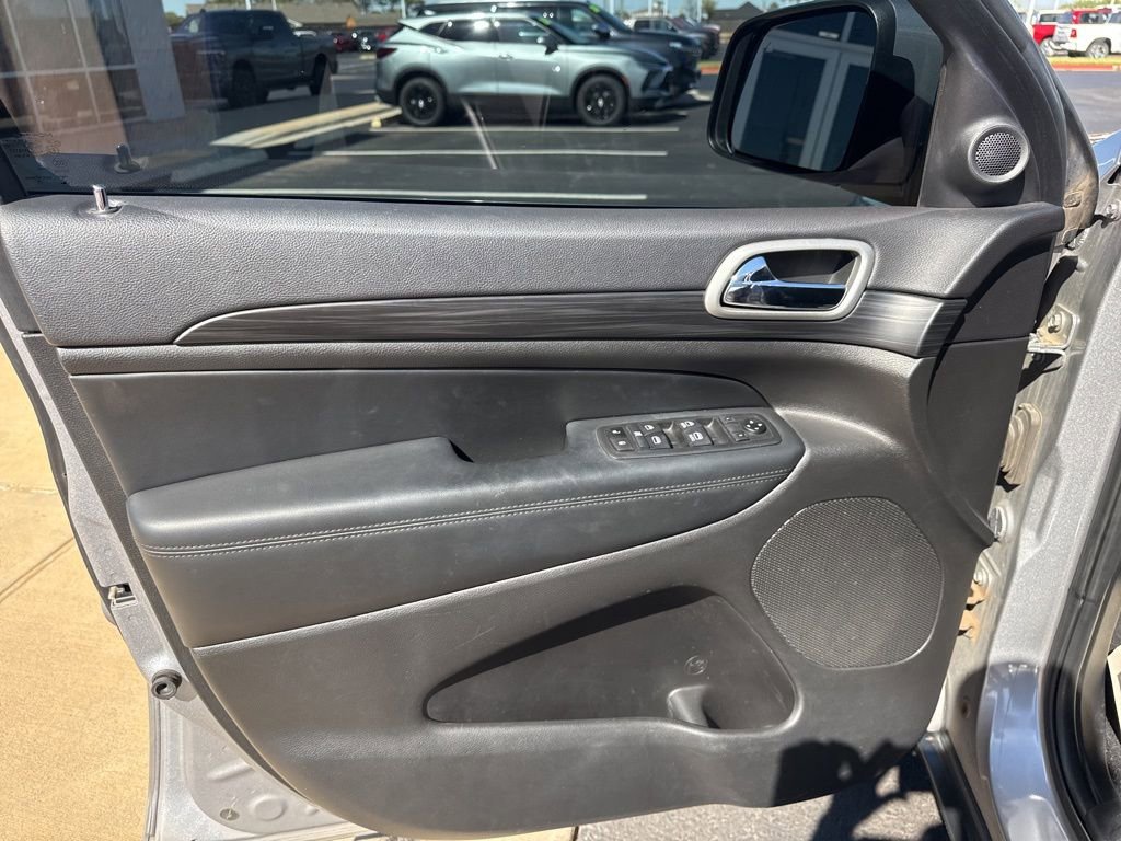 Used 2021 Jeep Grand Cherokee Laredo AWD/4WD image 13