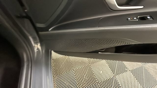 Used 2024 Hyundai Elantra SEL FWD image 31
