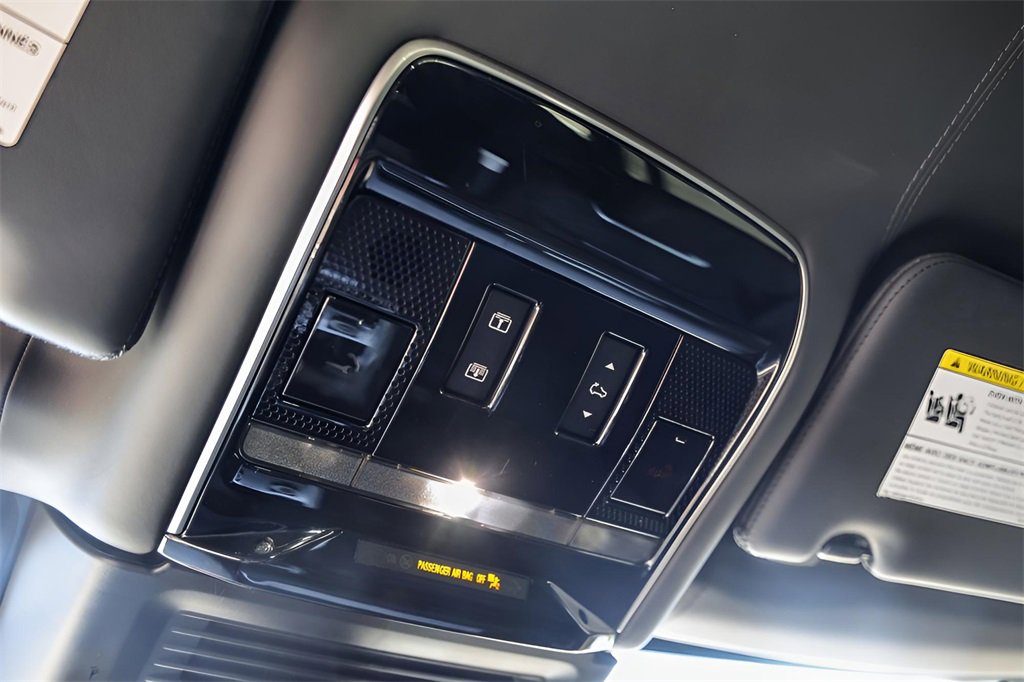 Used 2023 Land Rover Range Rover SV image 21