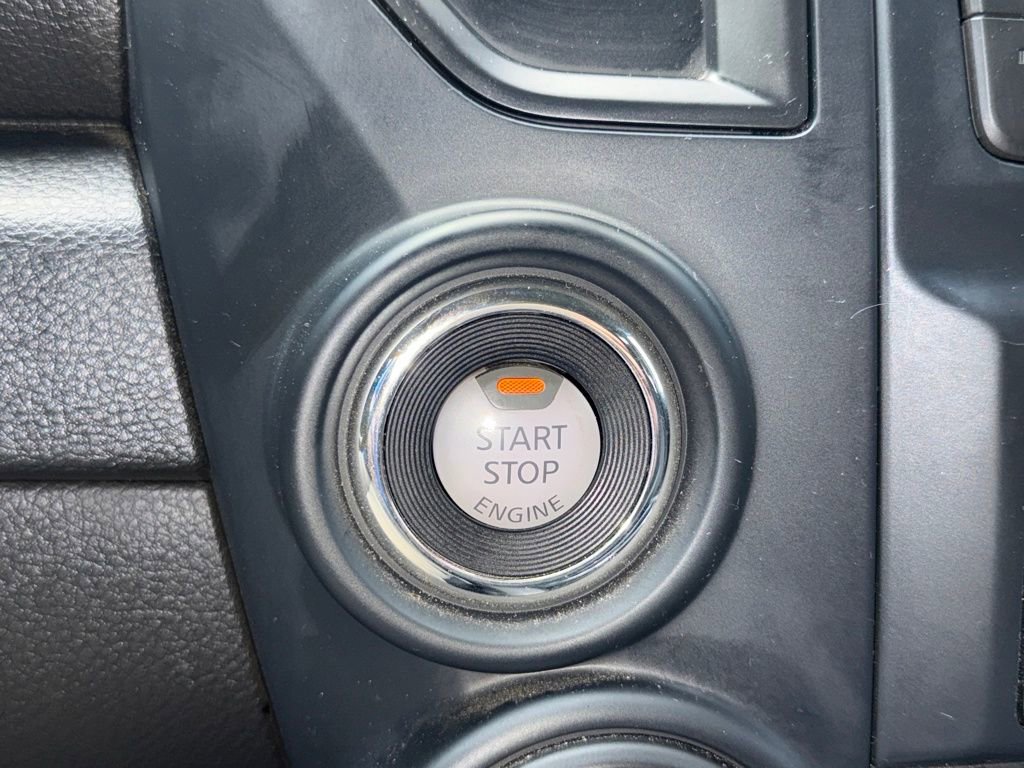 Used 2023 Nissan Titan SV w/ SV Convenience Package image 32