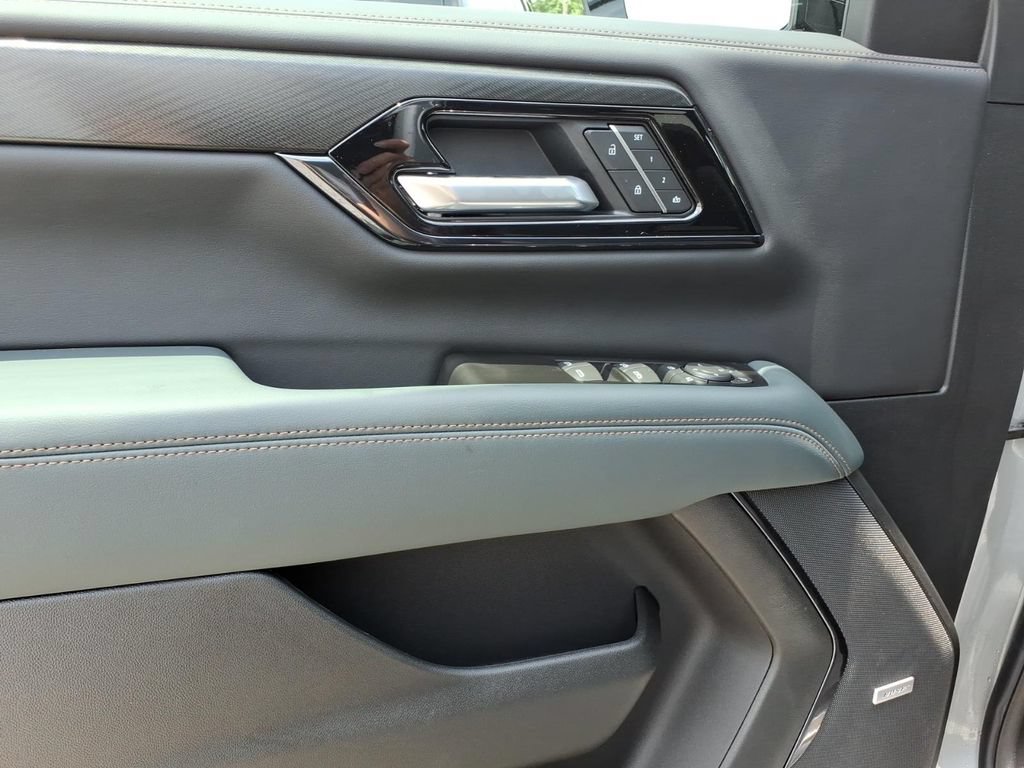 New 2026 GMC Yukon AT4 w/ AT4 Premium Plus Package AWD/4WD image 13