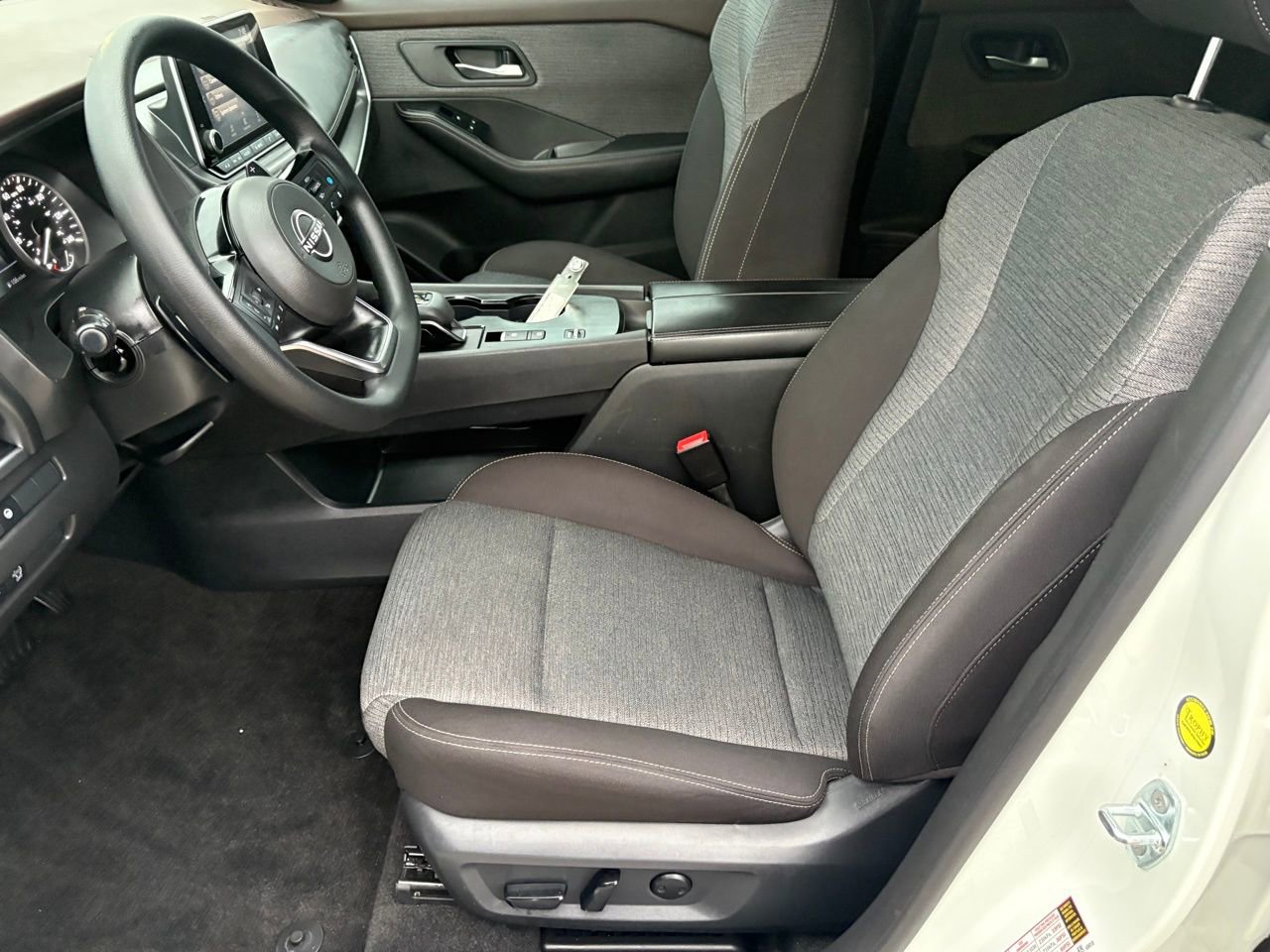 Certified 2023 Nissan Rogue SV image 27