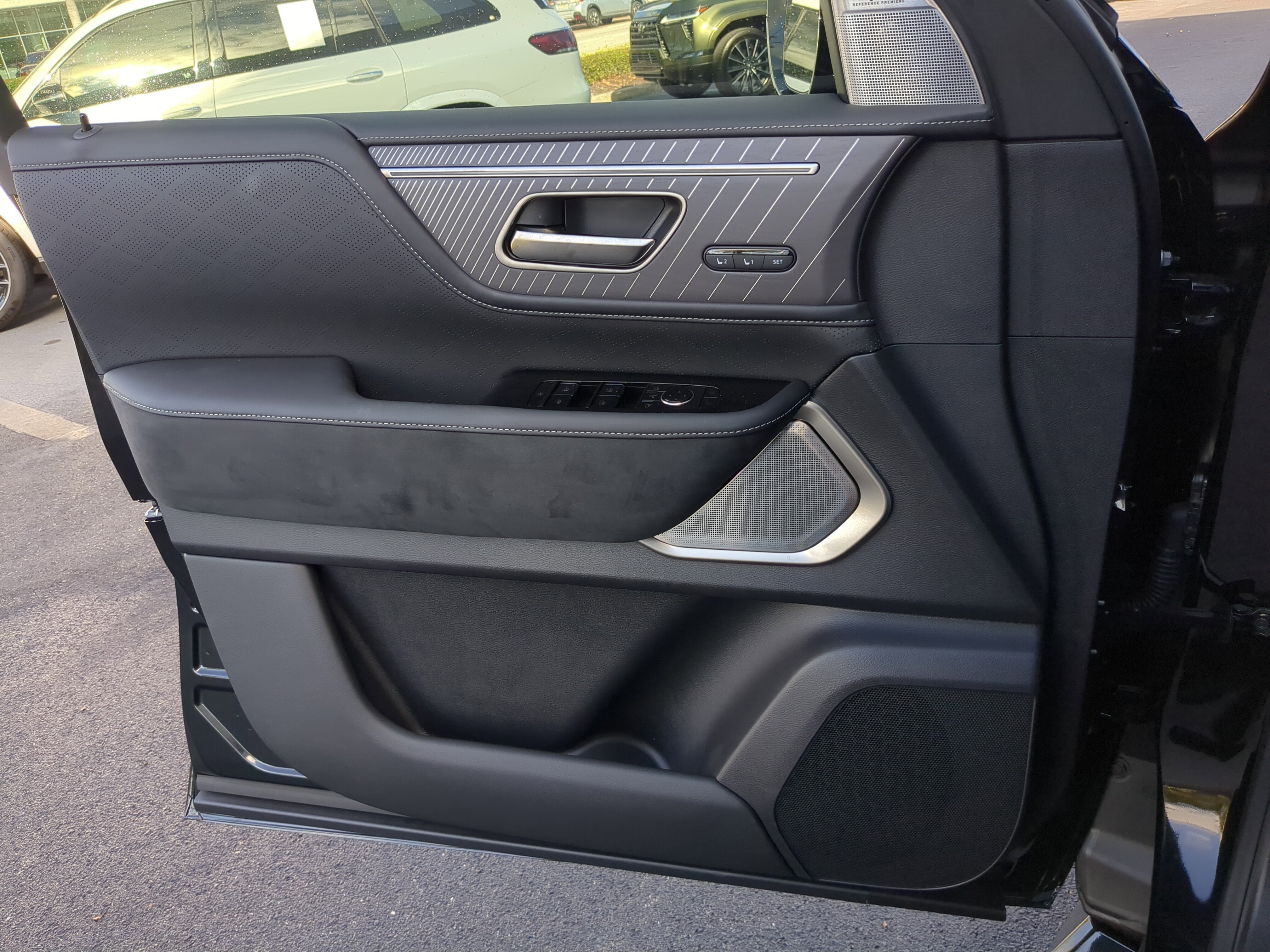 New 2026 INFINITI QX80 Autograph w/ Premium Cargo Package image 18