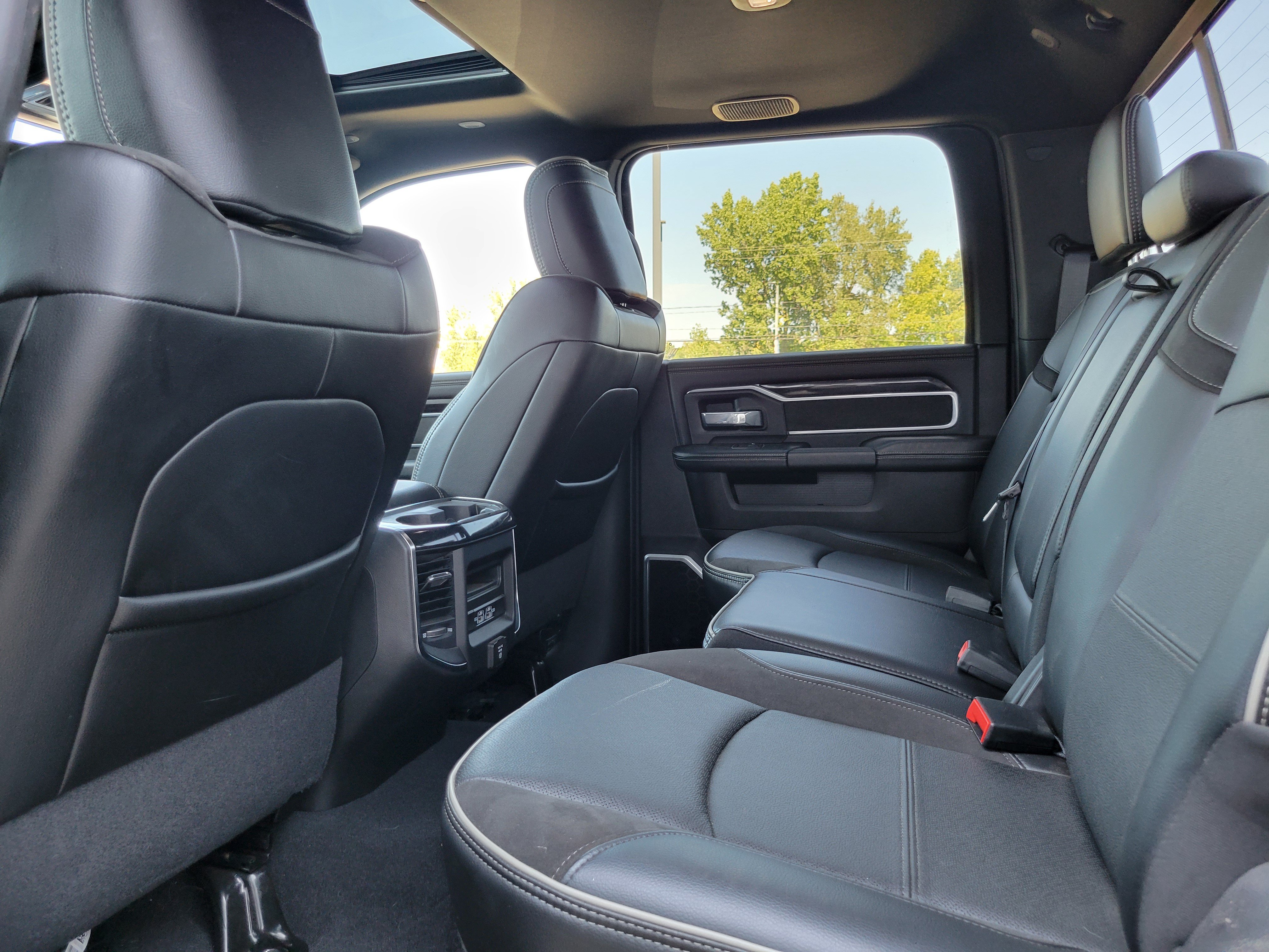 Used 2022 RAM 2500 Laramie w/ Night Edition AWD/4WD image 19