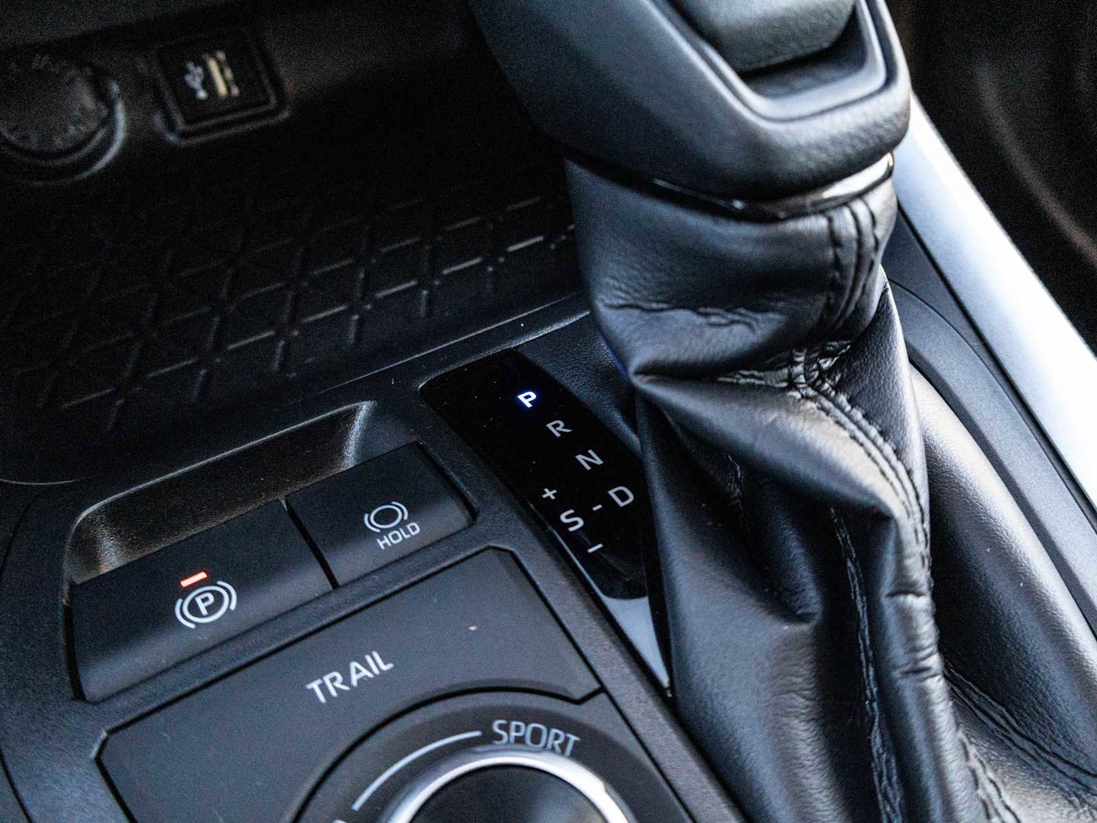 Used 2025 Toyota RAV4 XLE w/ Convenience Package image 24